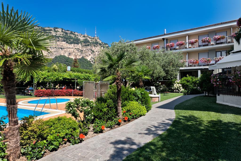 Sporthotel Villa Stella Torbole Sul Garda Ngoại thất bức ảnh